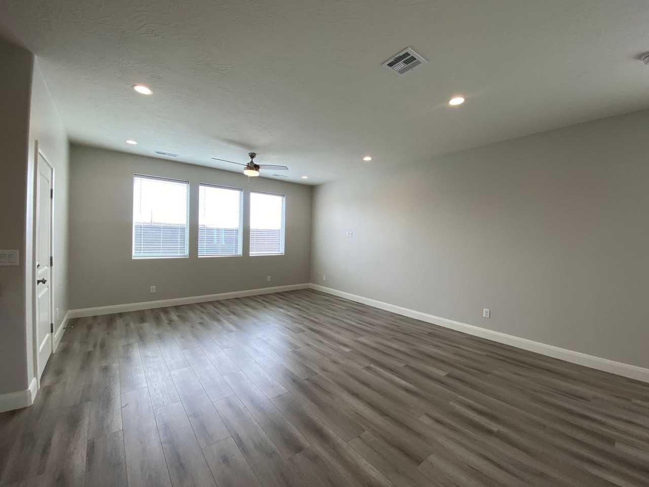 4381 W 1200 S - Photo 6 of 36