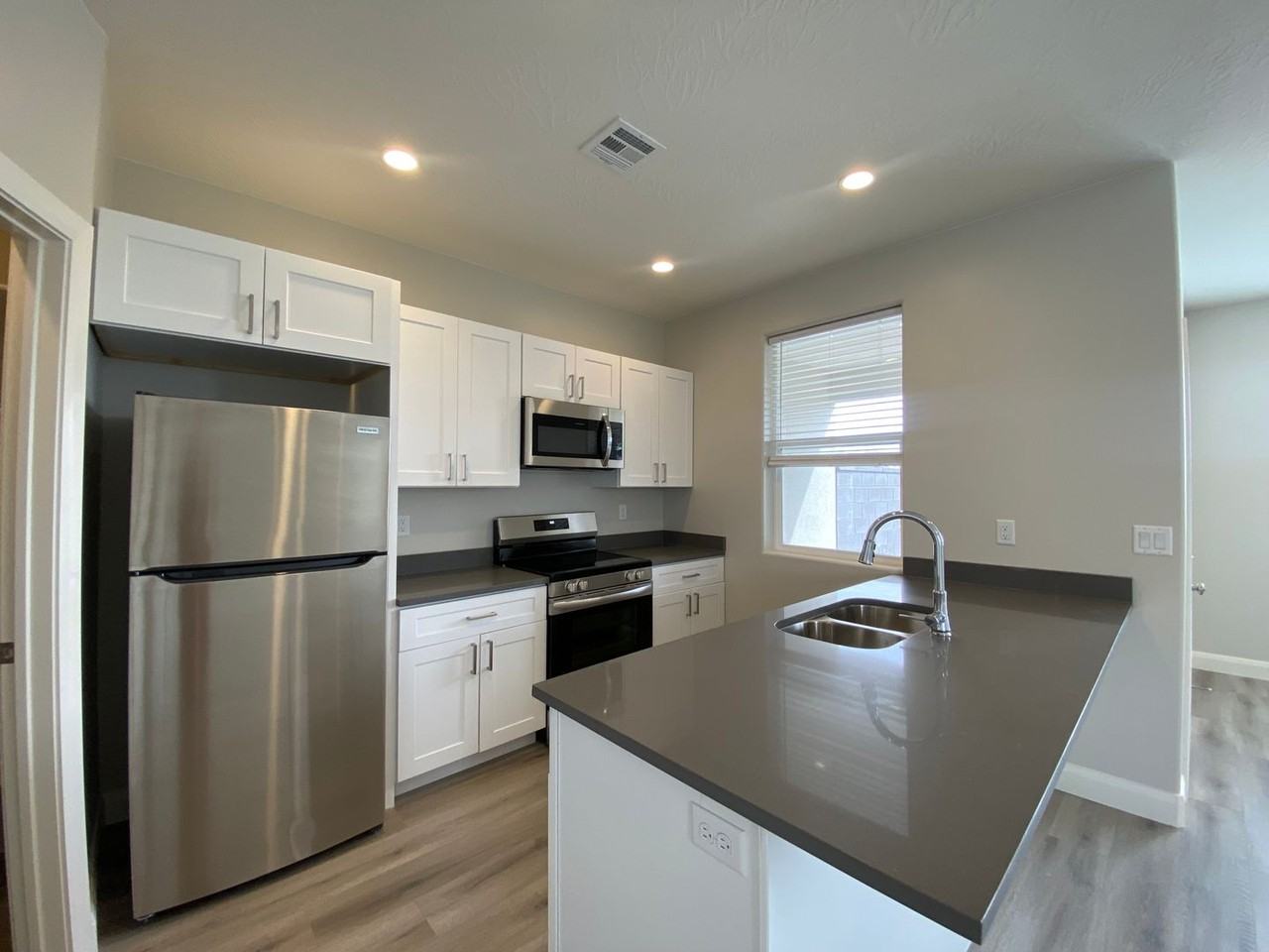 4381 W 1200 S - Photo 7 of 36