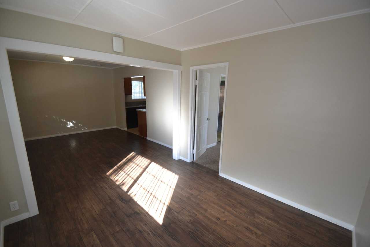 490 Raymond Dr - Photo 2 of 12