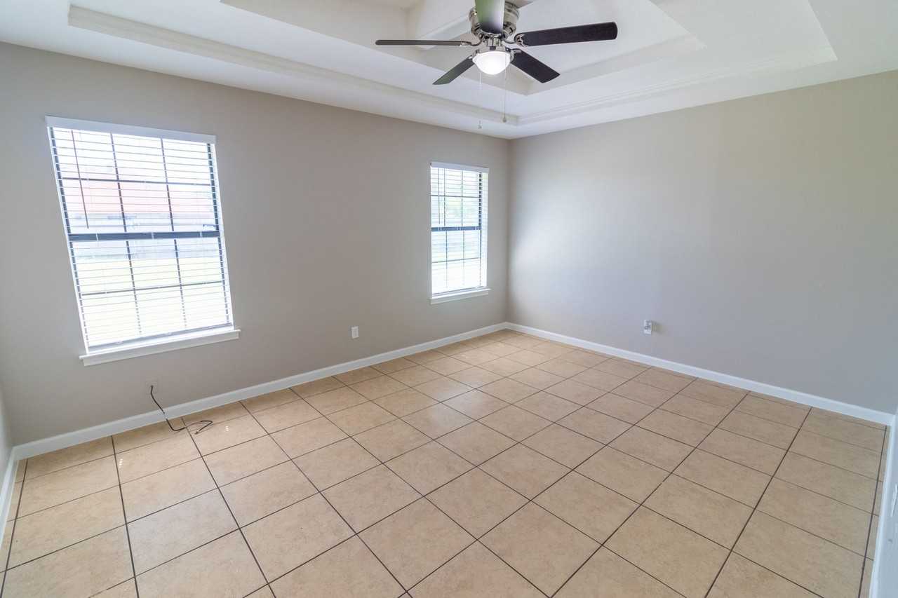 3010 Honeysuckle - Photo 3 of 26