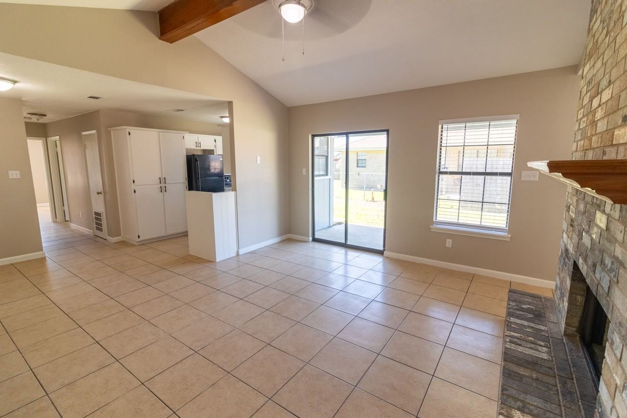 3010 Honeysuckle - Photo 6 of 26