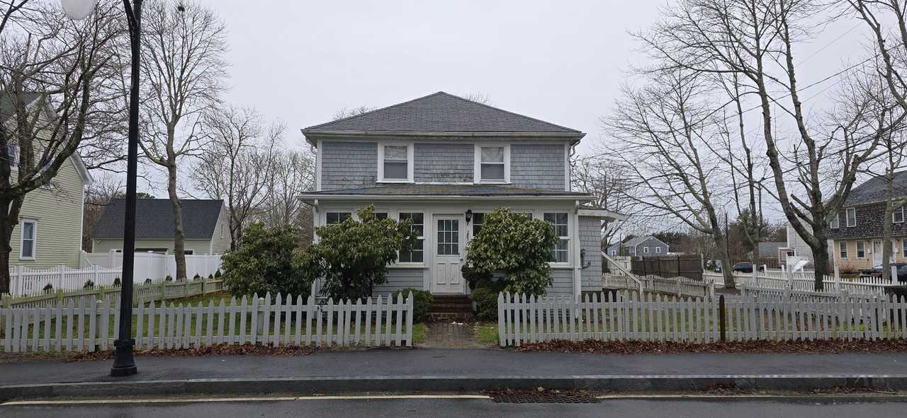 285 Sea St - Photo 2 of 14