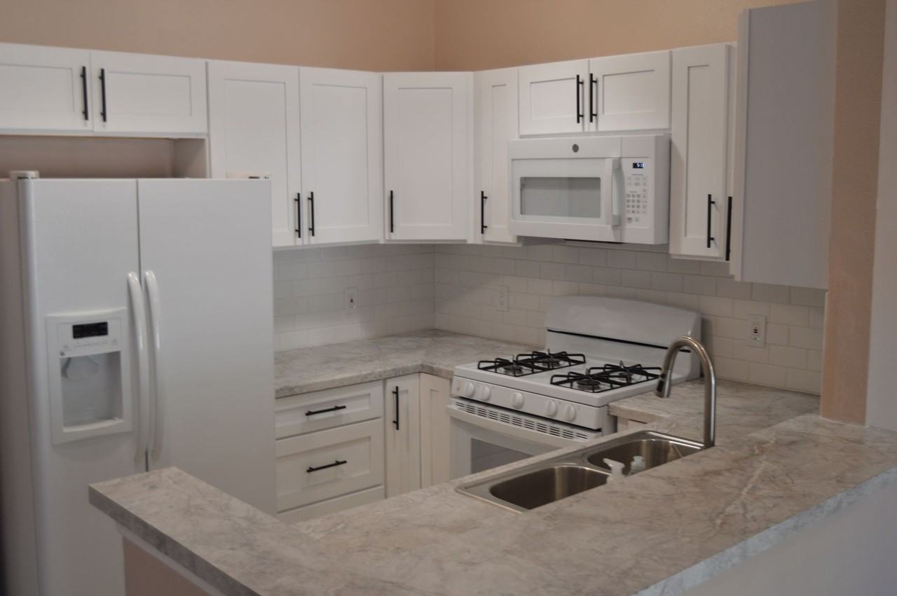 1321 Eagle Ln - Photo 2 of 17