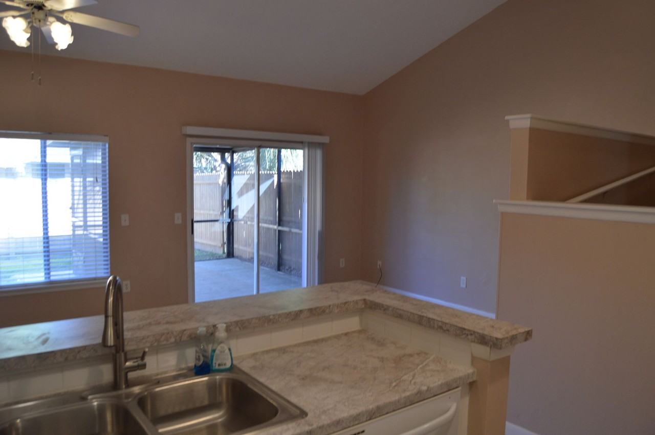1321 Eagle Ln - Photo 3 of 17