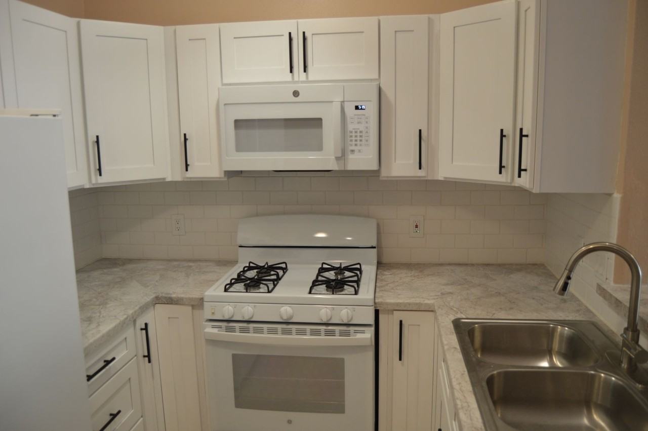1321 Eagle Ln - Photo 4 of 17