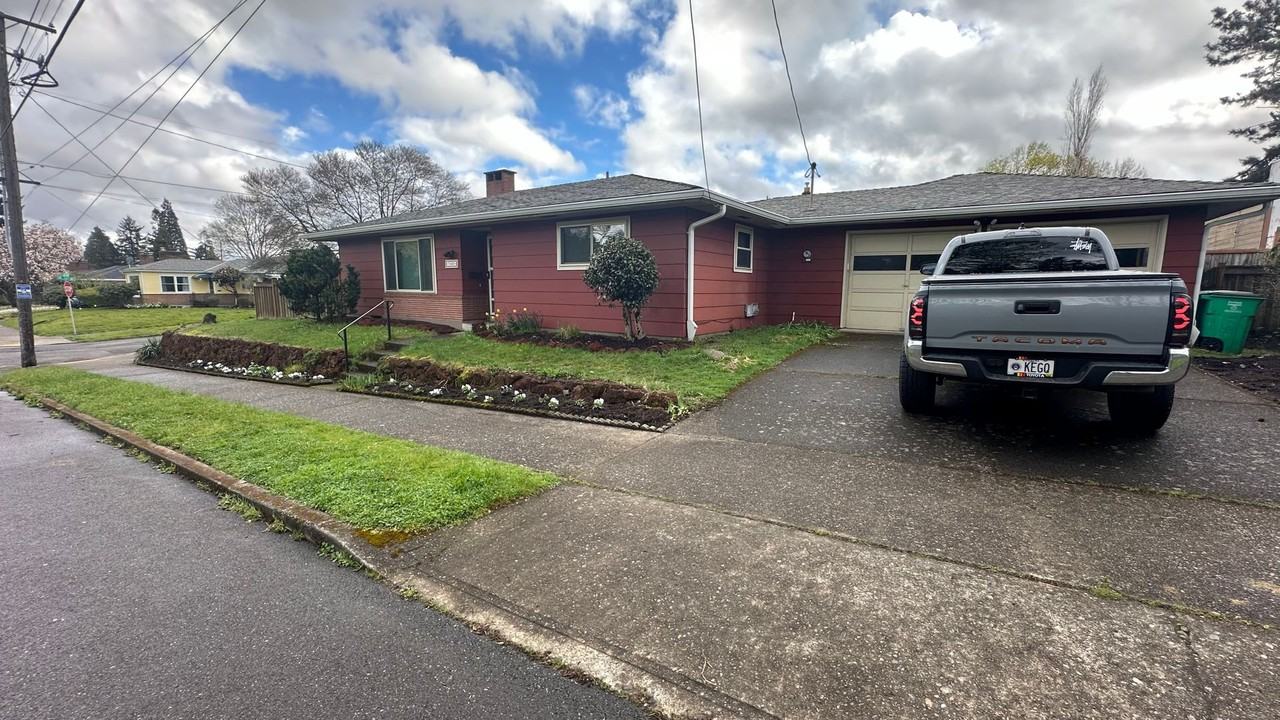 7432 Ne Tillamook St - Photo 2 of 19