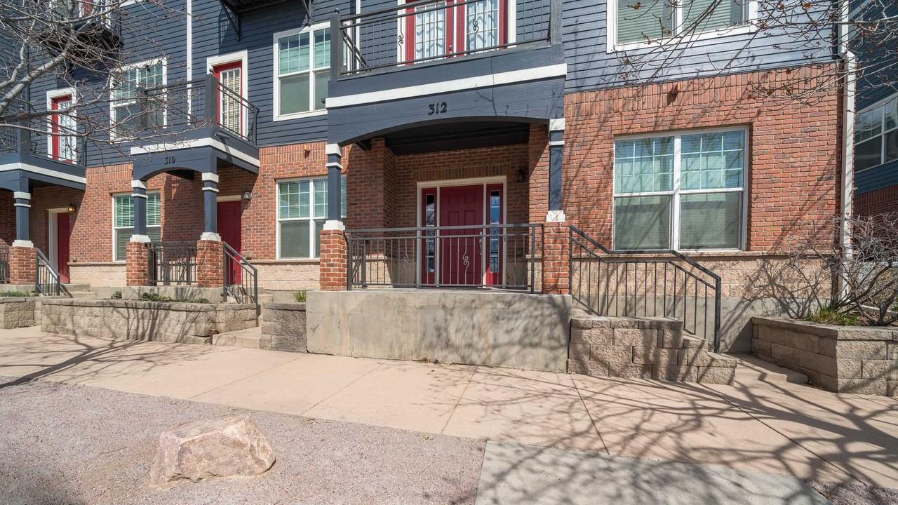 312 E Fountain Blvd - Photo 2 of 23