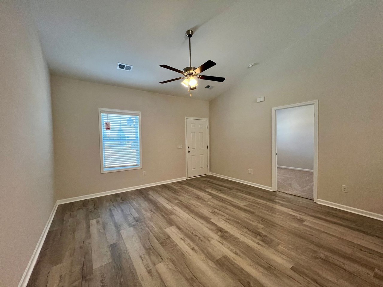 340 Conifer St - Photo 3 of 14