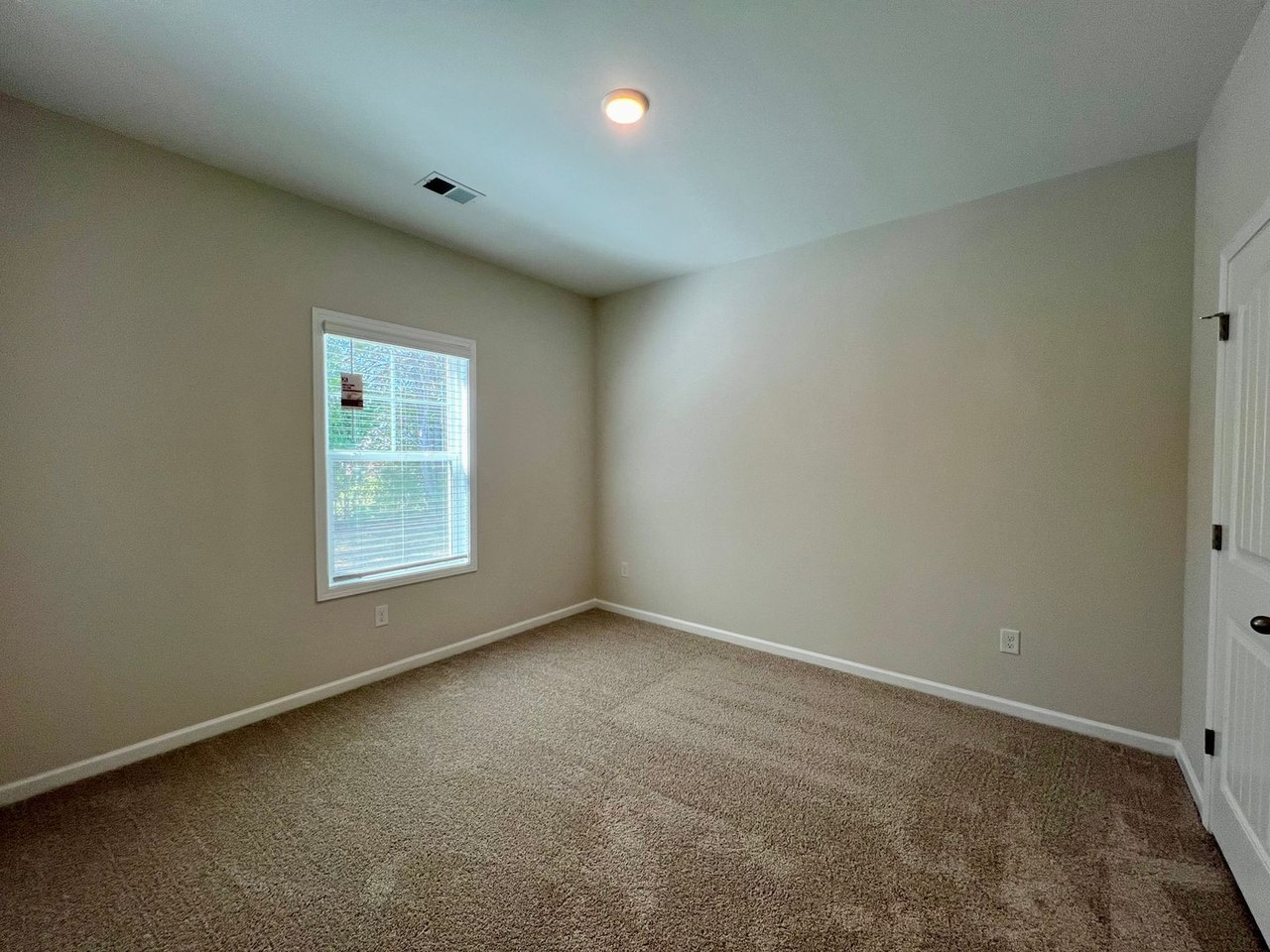 340 Conifer St - Photo 5 of 14