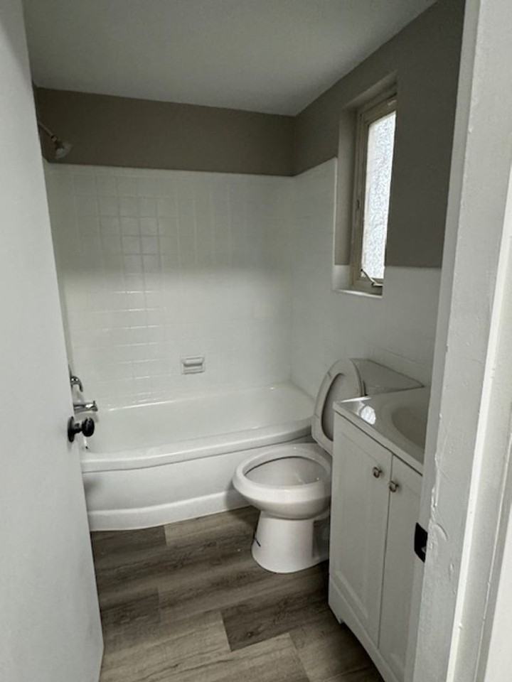 1419 Sleepy Hollow Rd - Photo 3 of 5