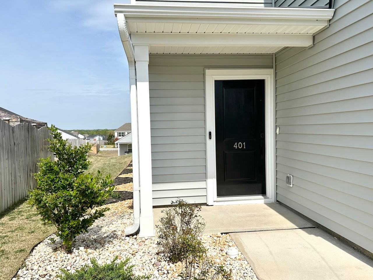 401 Eclipse Ln - Photo 2 of 28