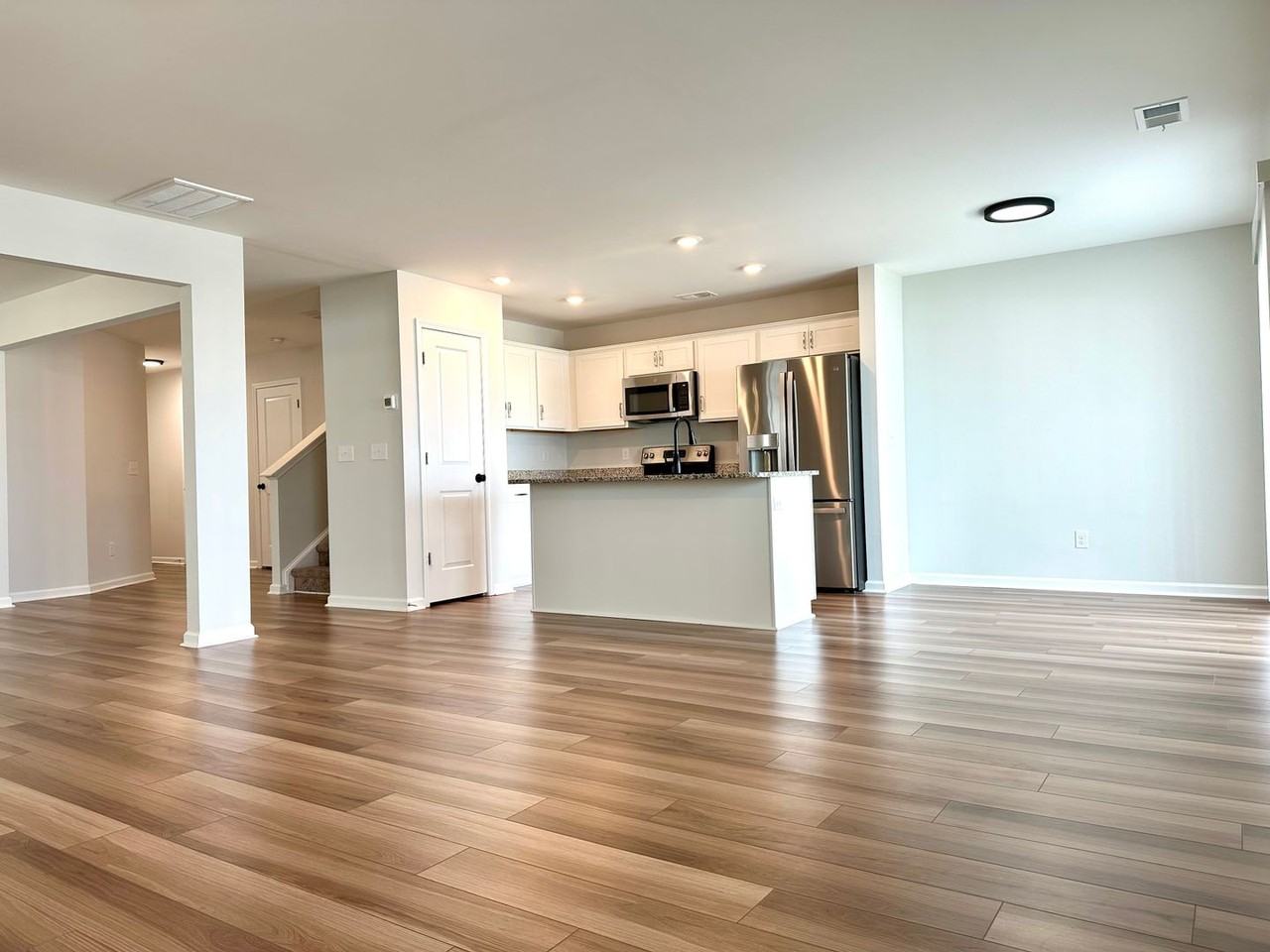 401 Eclipse Ln - Photo 4 of 28