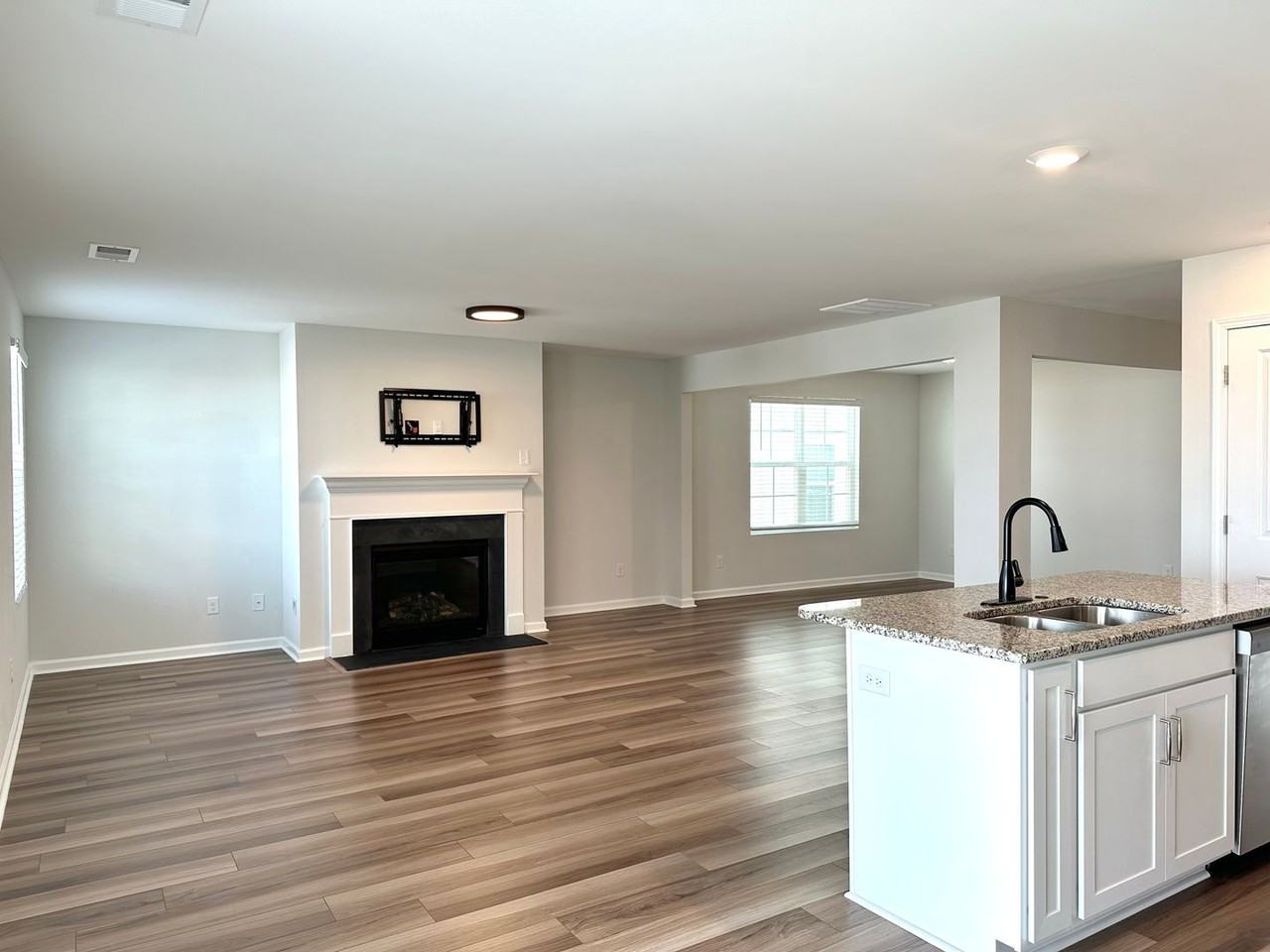 401 Eclipse Ln - Photo 7 of 28
