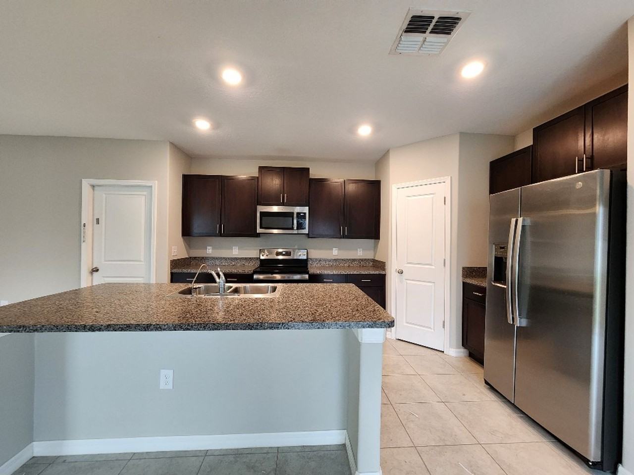 10231 Bright Crystal Ave - Photo 6 of 31