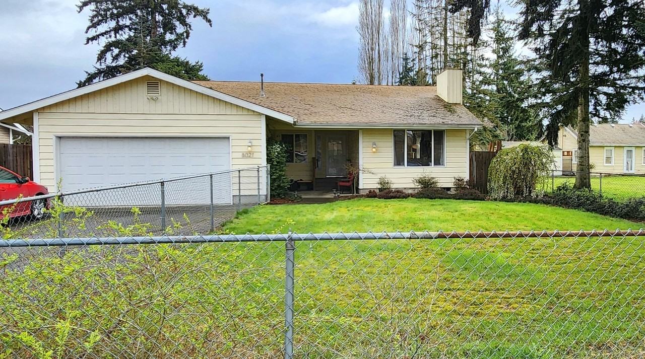8021 51st Ave Ne - Photo 2 of 22