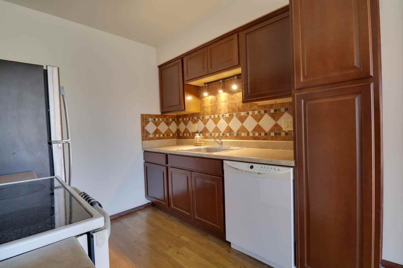 26070 N Lake Dr - Photo 3 of 15