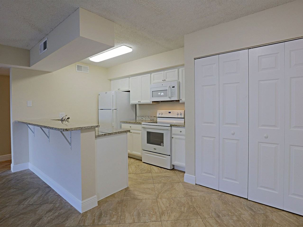 5329 Summerlin Rd - Photo 5 of 25