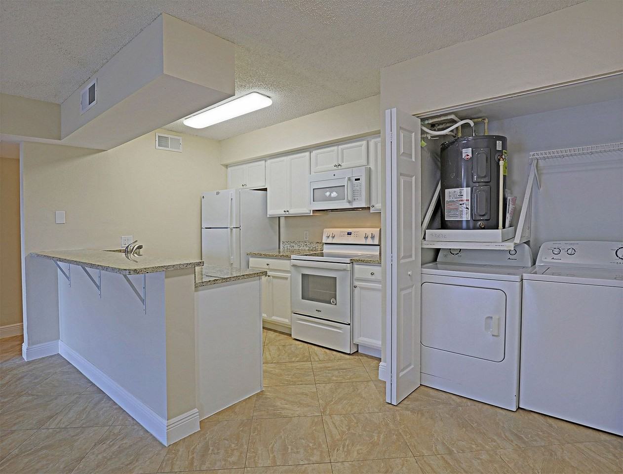 5329 Summerlin Rd - Photo 6 of 25