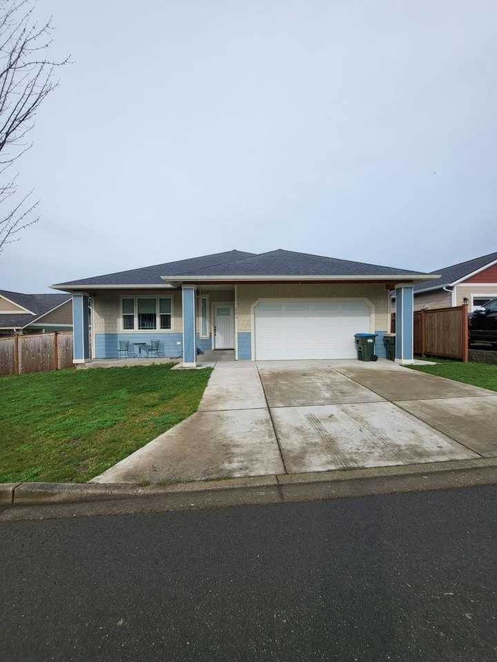 223 Fenway Dr - Photo 2 of 22