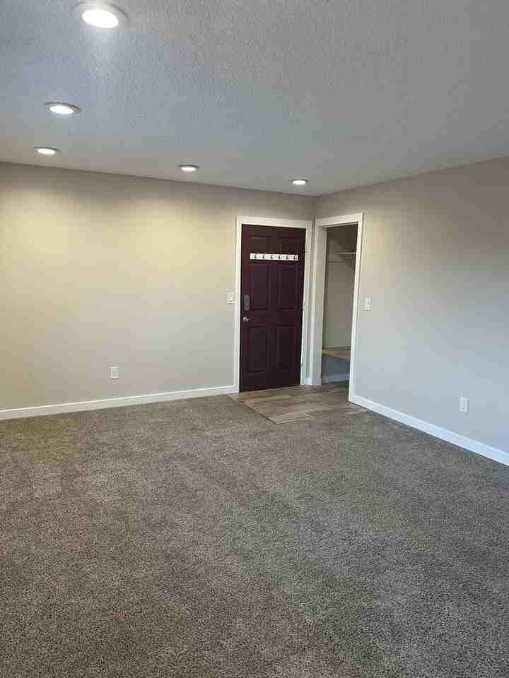 821 821 E 46th  - 4 #4 - Photo 2 of 20