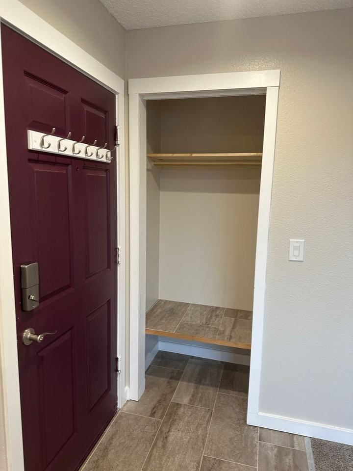 821 821 E 46th  - 4 #4 - Photo 3 of 20