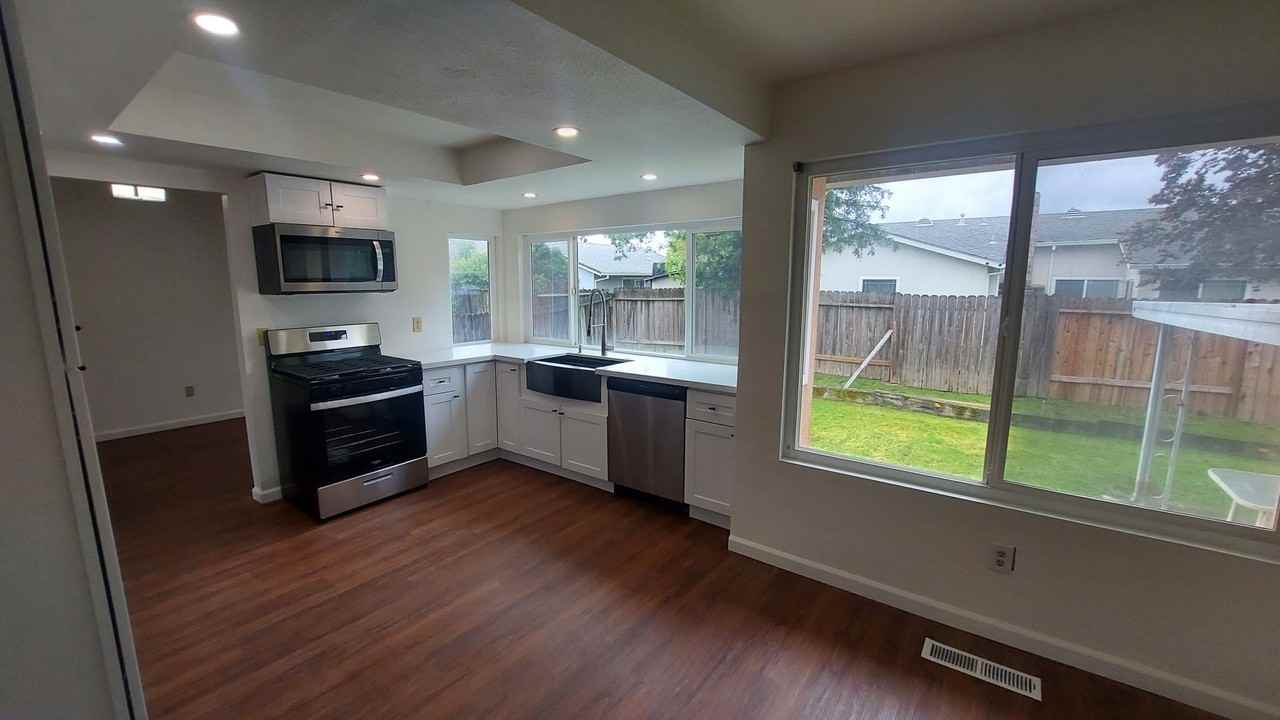 8138 Mills Gap Way - Photo 4 of 29