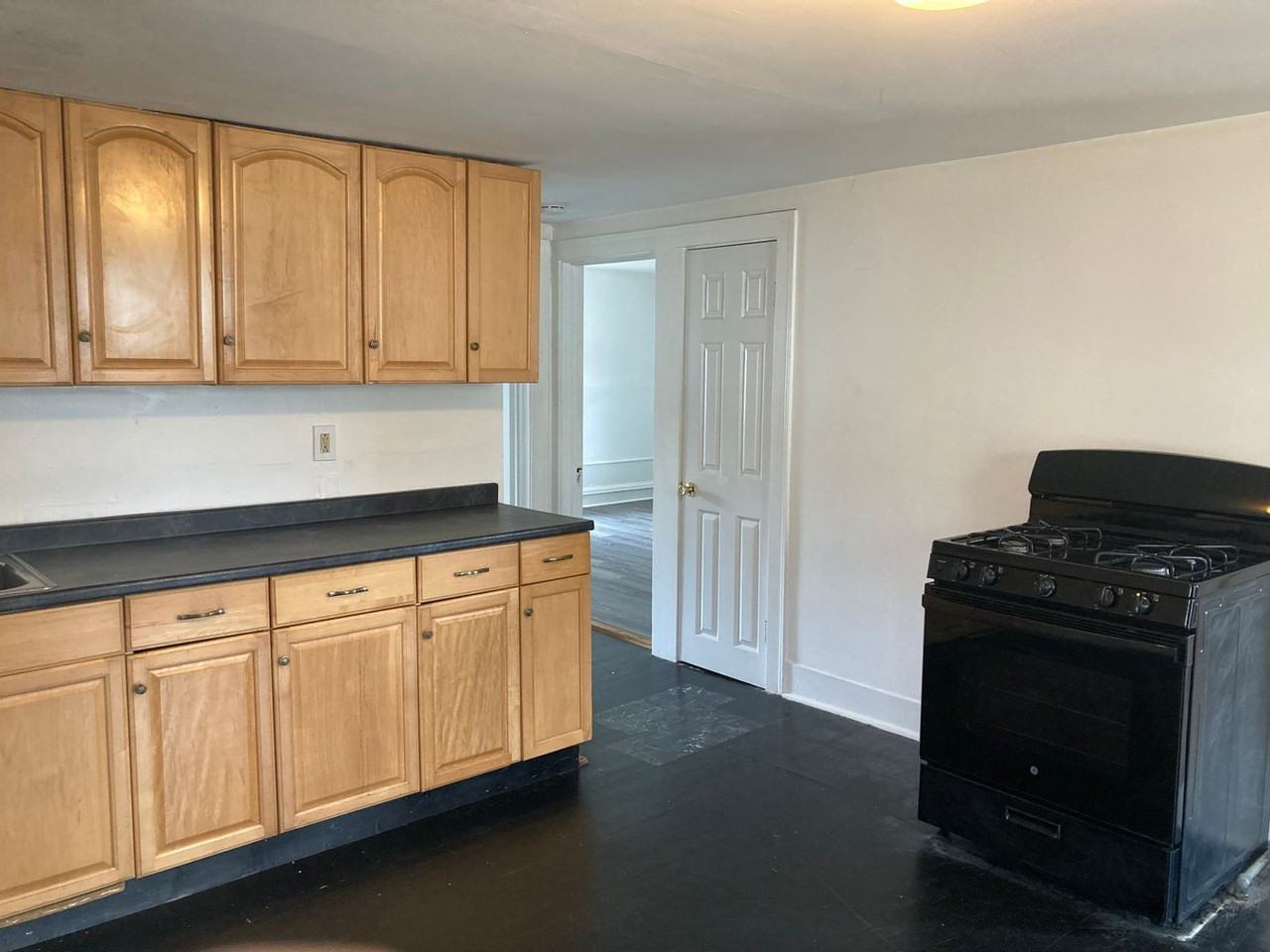 162 Norwich Ave - Photo 2 of 7