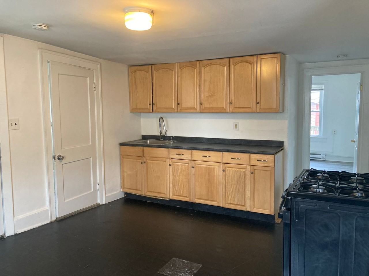 162 Norwich Ave - Photo 3 of 7