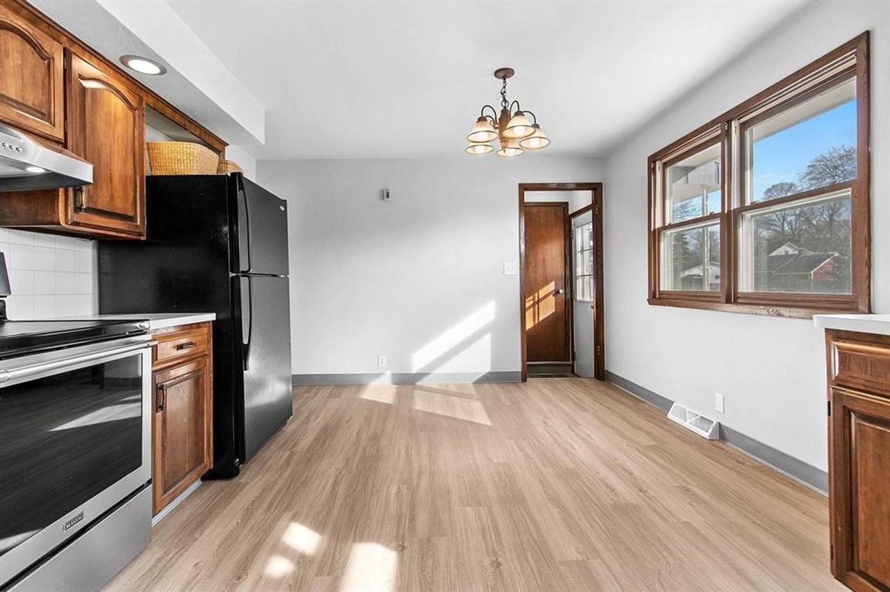 1730 S Madison St - Photo 7 of 26