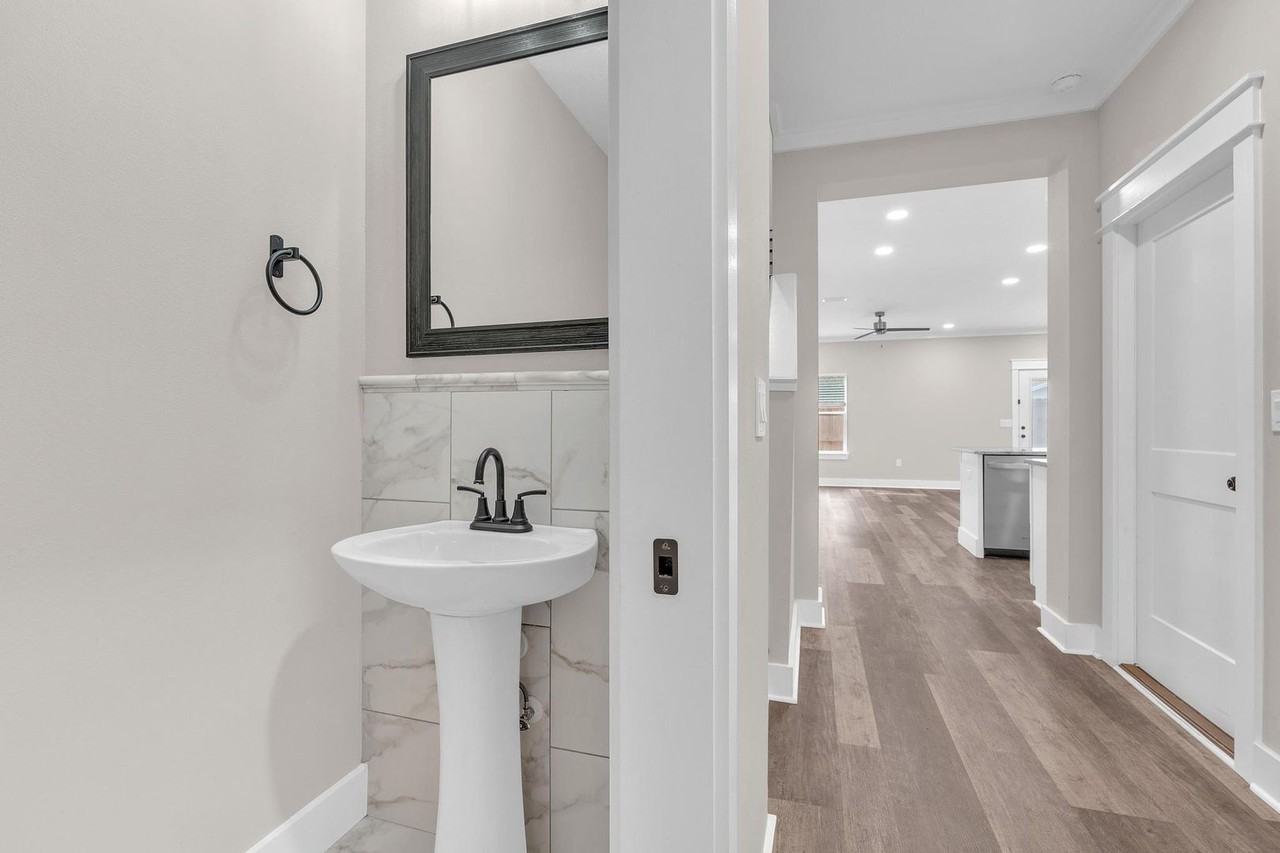 2 Praiseworthy Dr - Photo 4 of 36