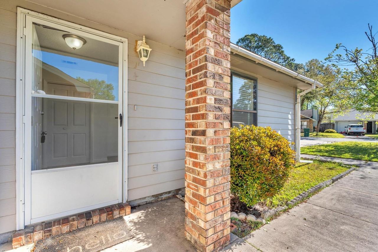 1906 Squirrel Path - Photo 3 of 32