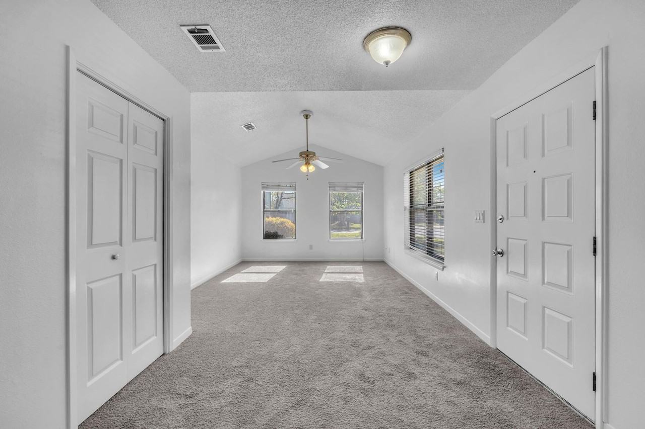 1906 Squirrel Path - Photo 4 of 32