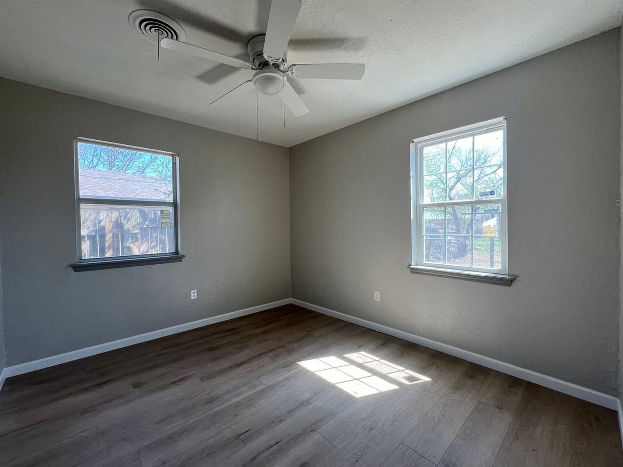 4822 Nw Ozmun Ave - Photo 7 of 12