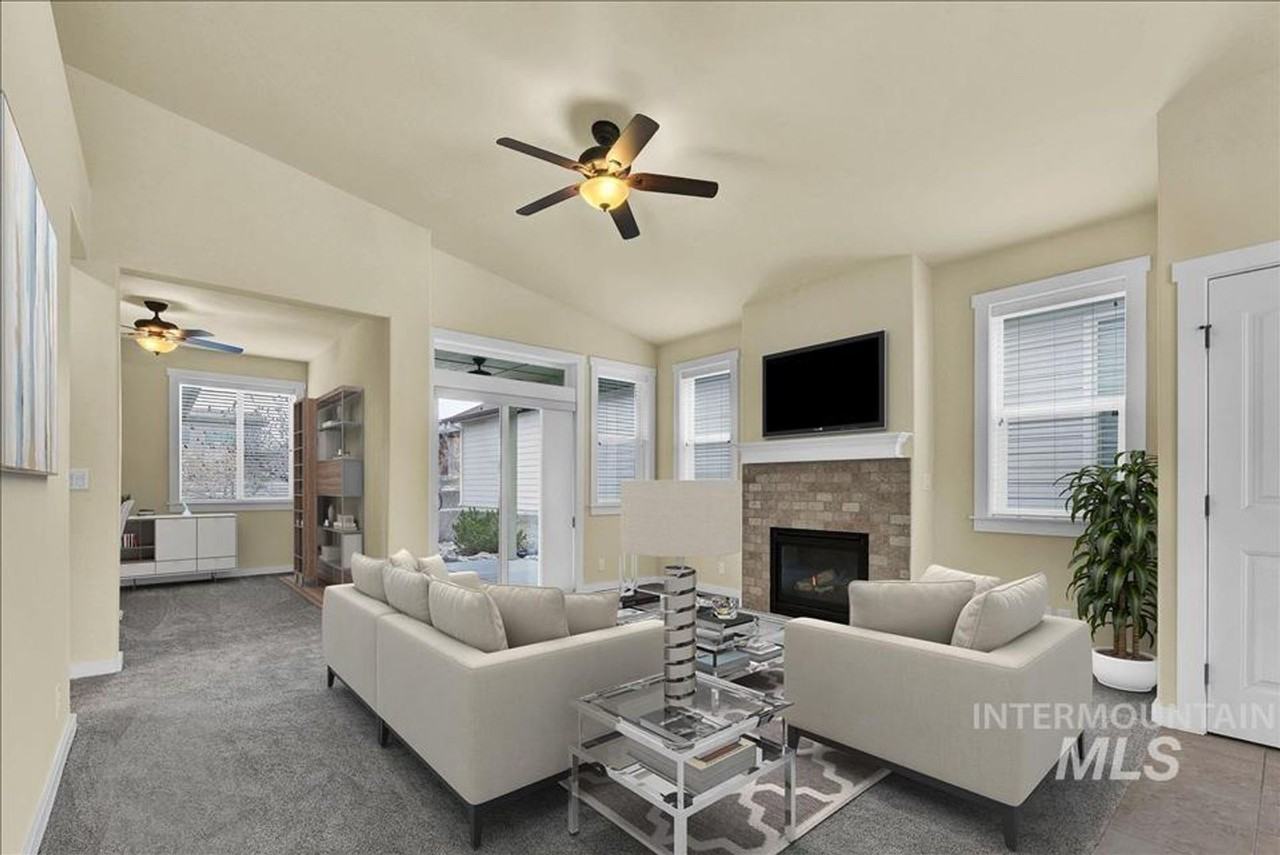 5962 W Beaufort St - Photo 3 of 15