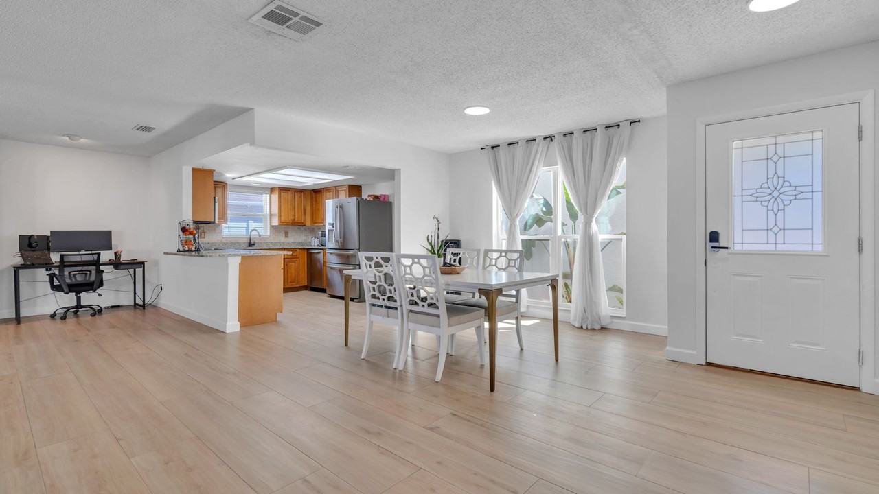 15522 Timberline Dr - Photo 3 of 36