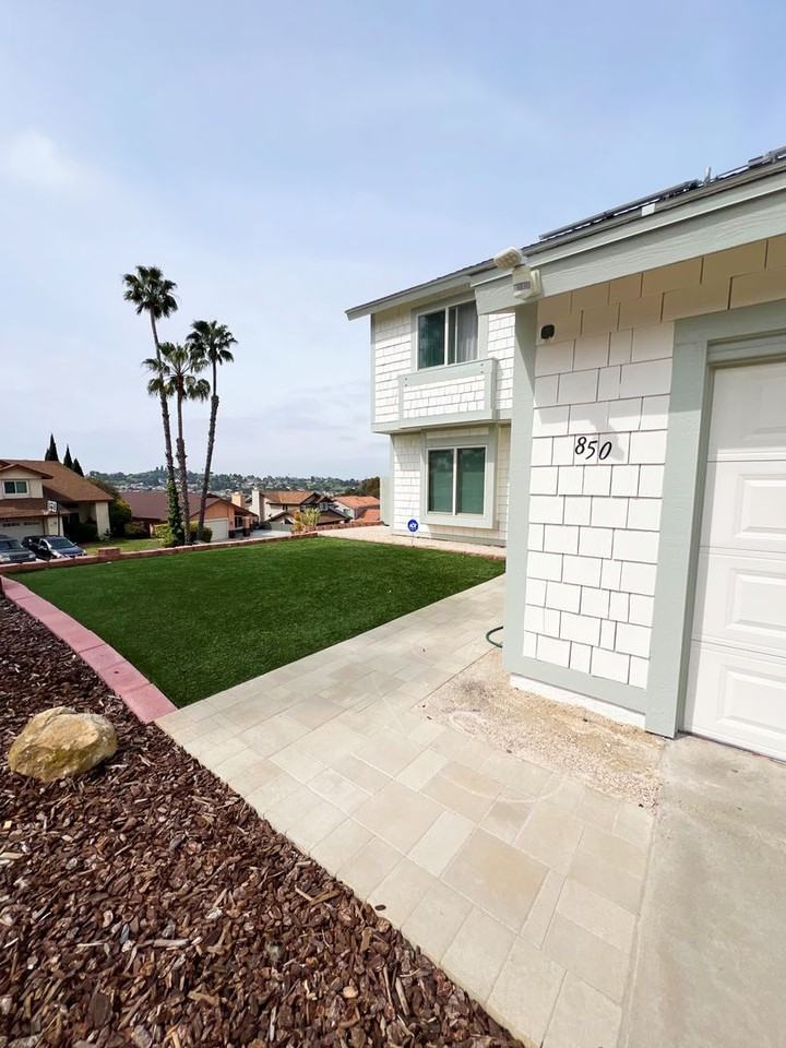 850 Leppert Ct - Photo 2 of 26