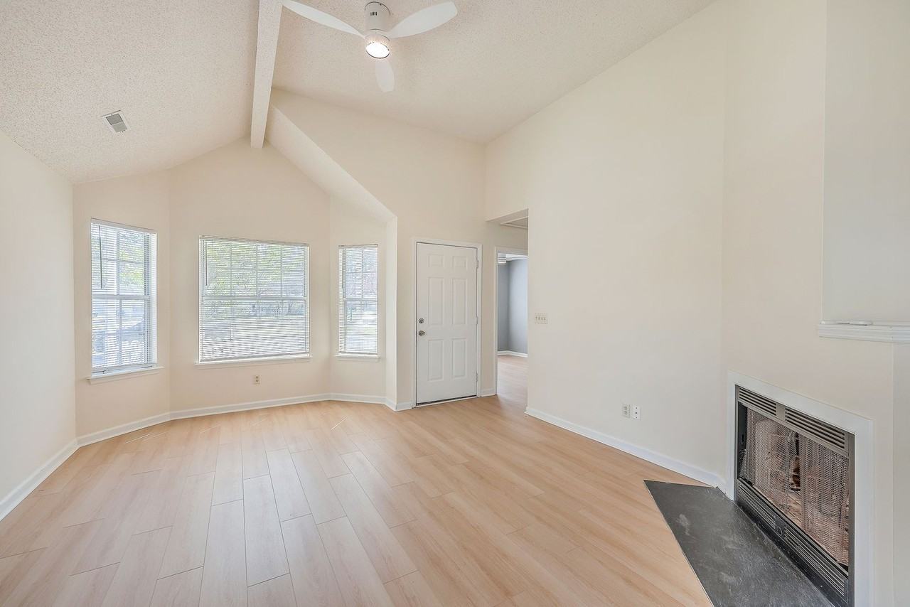 411 Hedge Way - Photo 2 of 28