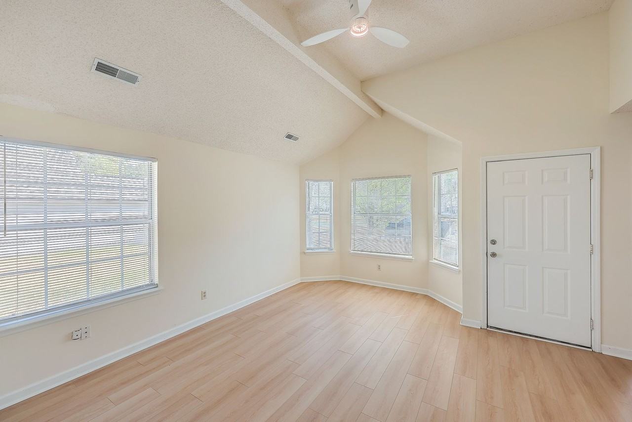 411 Hedge Way - Photo 3 of 28