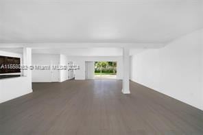 2385 N Bay Rd - Photo 2 of 18