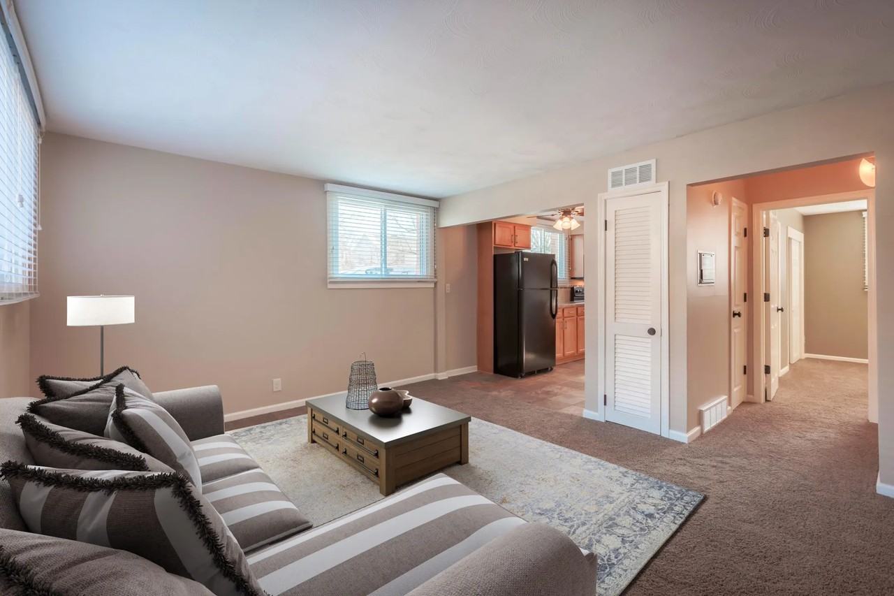 320 N 35th St - Photo 2 of 10