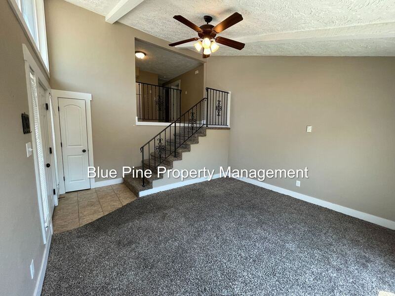 1201 N Skyline Dr #2 - Photo 4 of 17