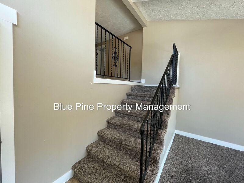 1201 N Skyline Dr #2 - Photo 5 of 17