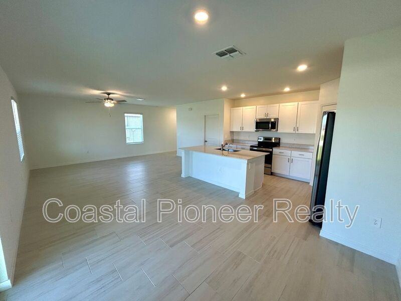 11708 Radiant Shore Loop - Photo 5 of 46