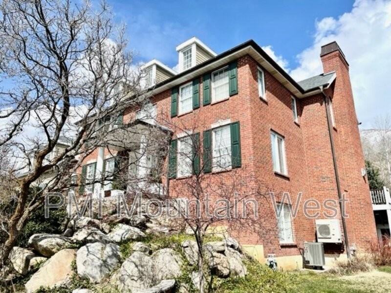 4994 Skyline Pkwy - Photo 3 of 46