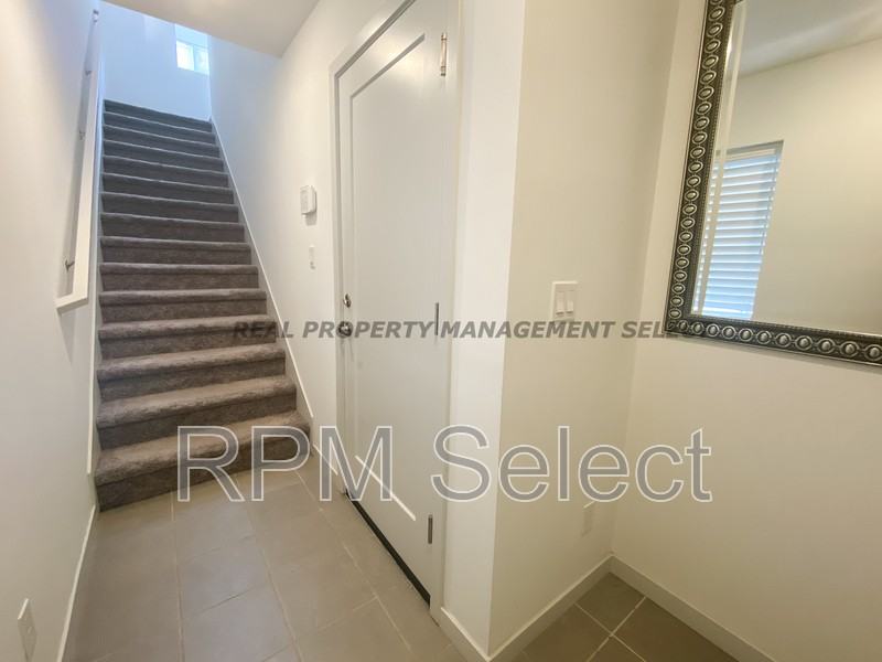 464 Tailoff Ln - Photo 3 of 20