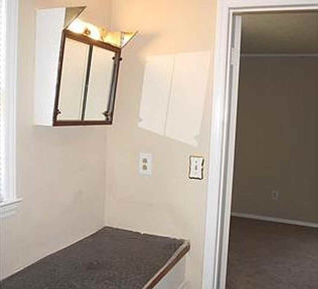 705 Mapleleaf Ln - Photo 2 of 18