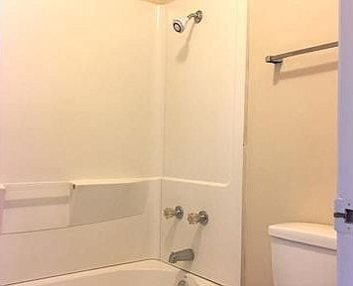 705 Mapleleaf Ln - Photo 4 of 18