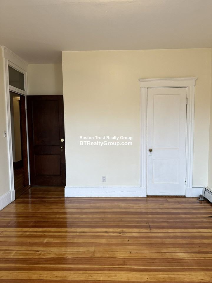 497 Talbot Ave #3 - Photo 6 of 28