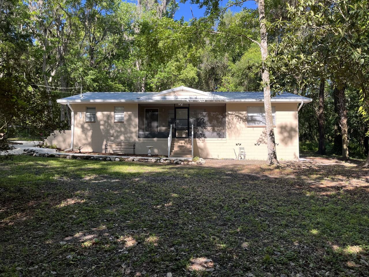 1565 Oakhurst Dr - Photo 2 of 47