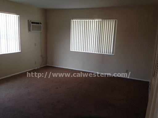 1117 S 9th St - Photo 2 of 5